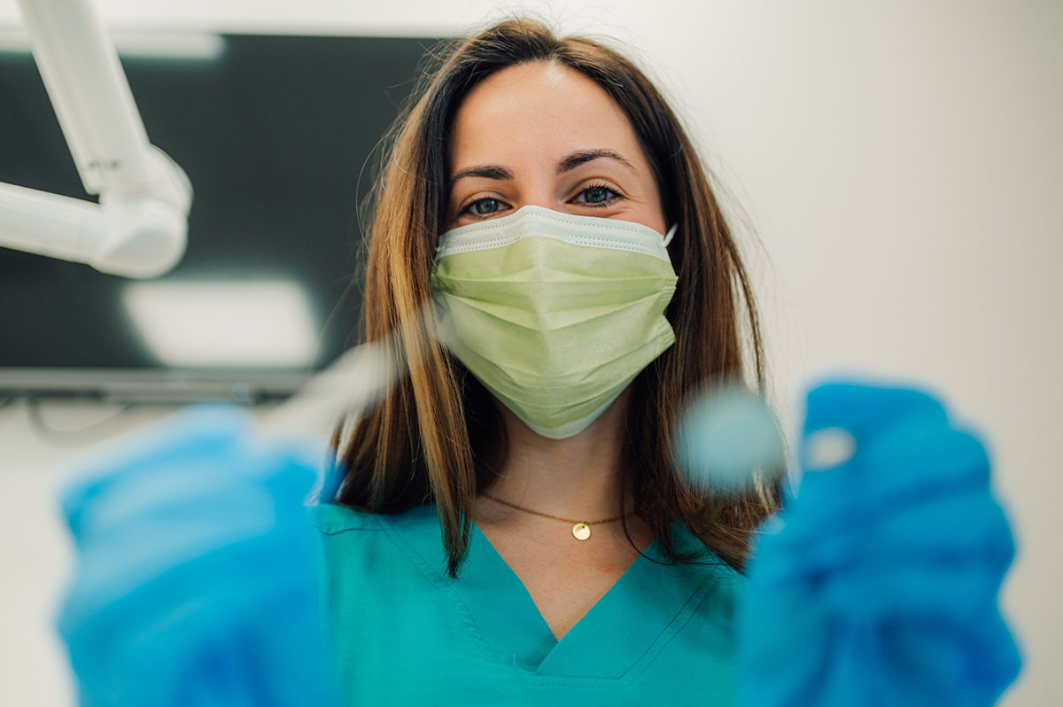 Приглашаем на работу стоматологов со стажем и молодых специалистов!